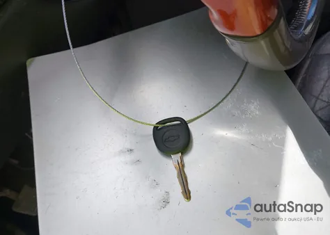 2001 Chevrolet Silverado 1500 z USA, uszkodzony, nr VIN 2GCEC19W411154811